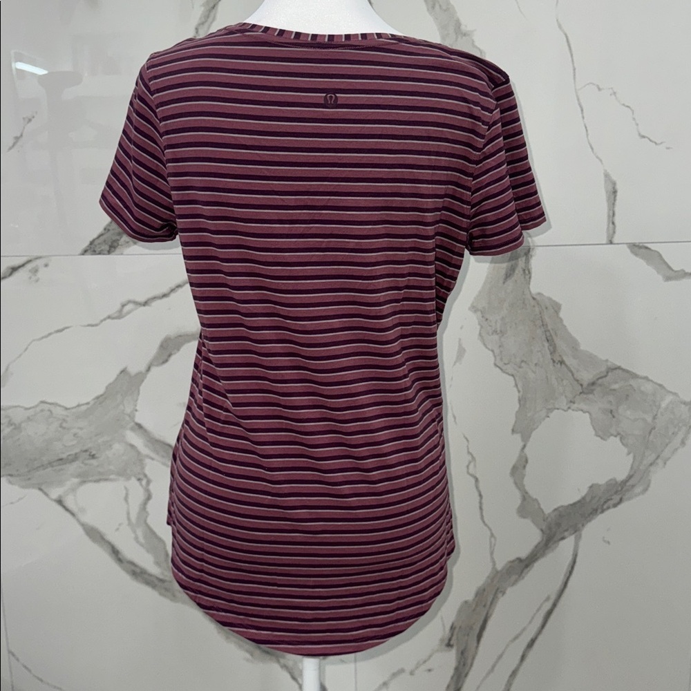 Lululemon Love Tee V Step Stripe Plumful Arctic Plum Pattern Size 10 - Picture 5 of 7